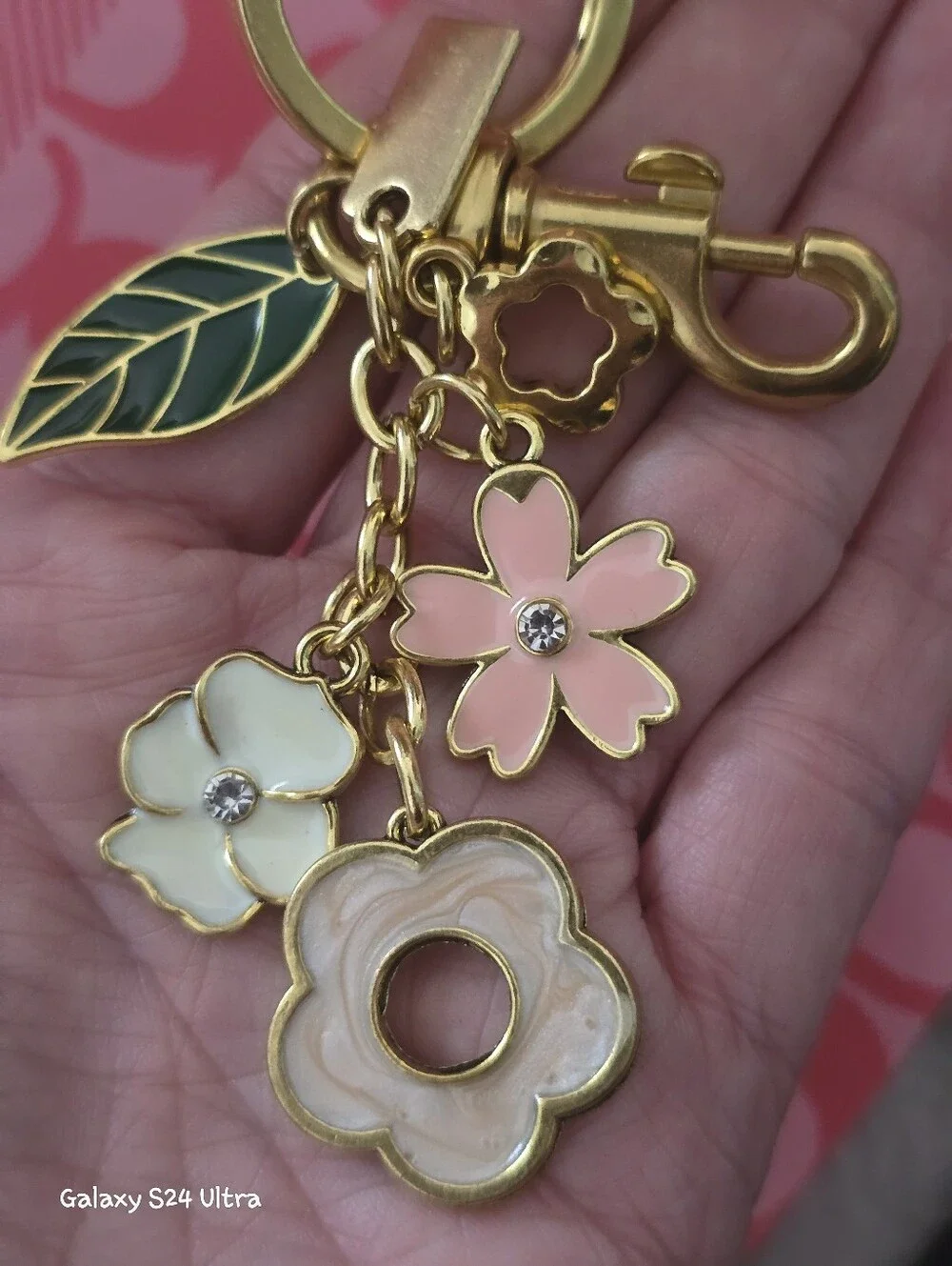 Beautiful Flower Bag Charm/ Keychain NEW - Picture 9 of 10